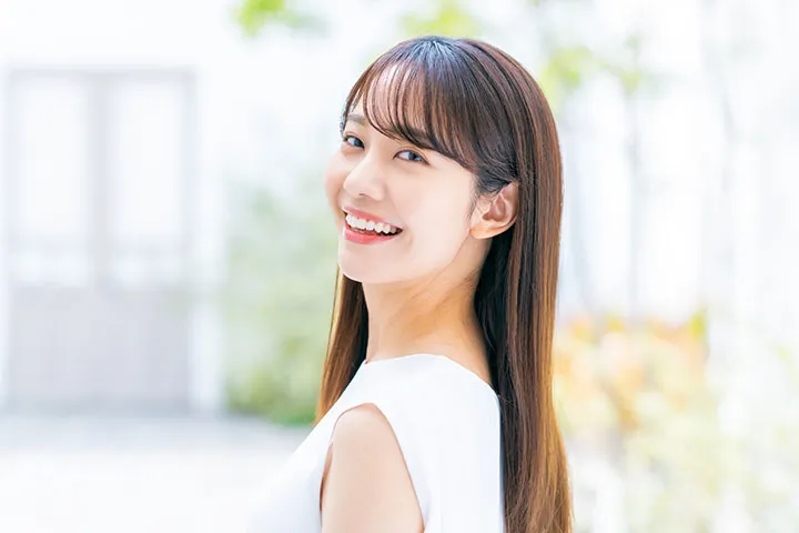 20代女性のための目立たない歯列矯正のイメージ