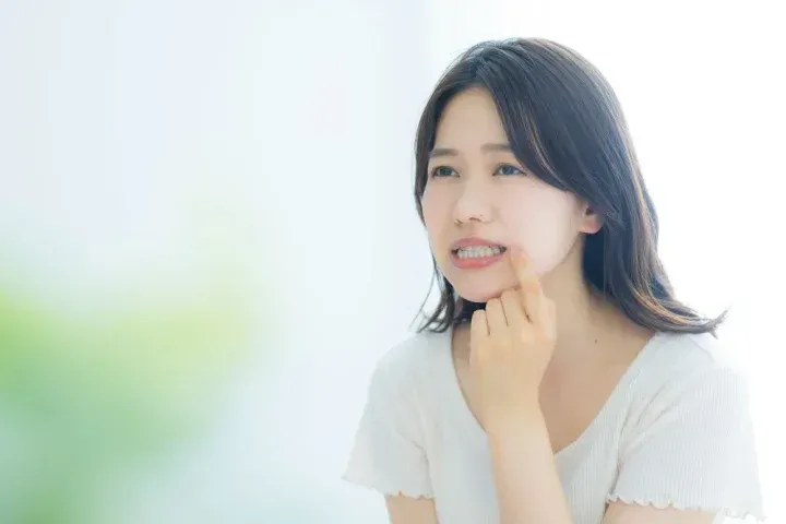 歯を気にする女性