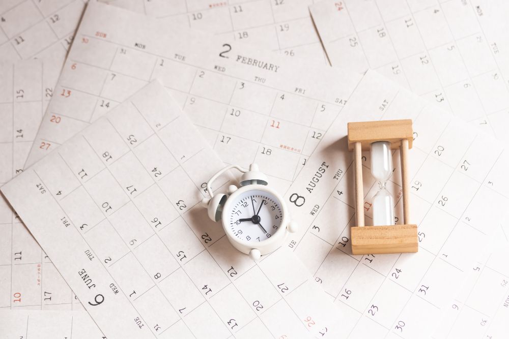 カレンダーと時計と砂時計